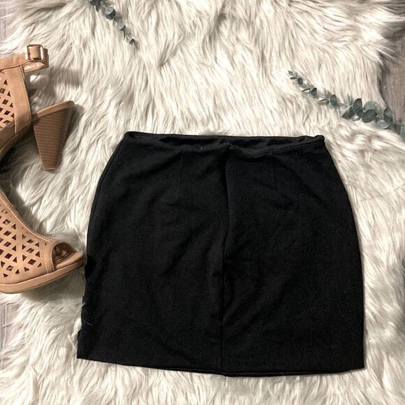 Forever 21 Black Mini Skirt - Picture 3 of 4